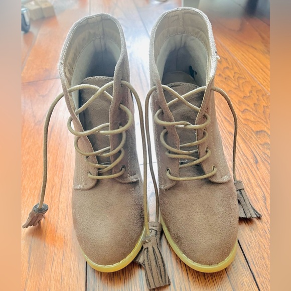 MINT Brown Faux Suede Lace Up Heeled Ankle Boots with Tassels, US 7 - Picture 3 of 7